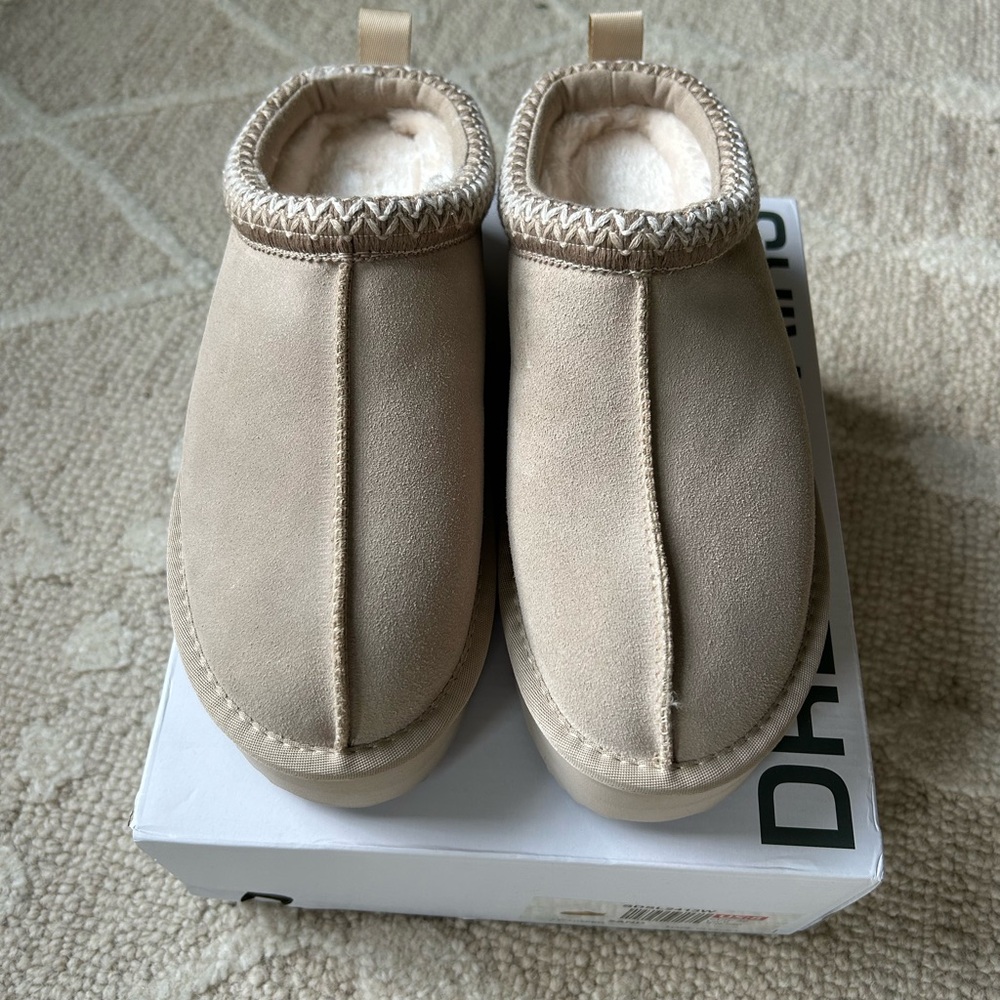 Women Slip on lined clogs